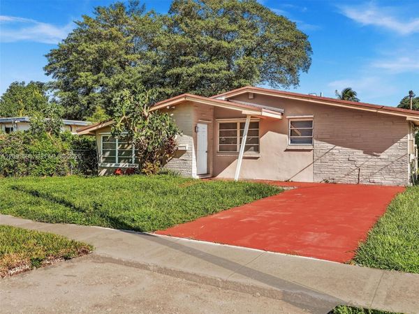 365 NE 171st Ter , North Miami Beach, FL 33162