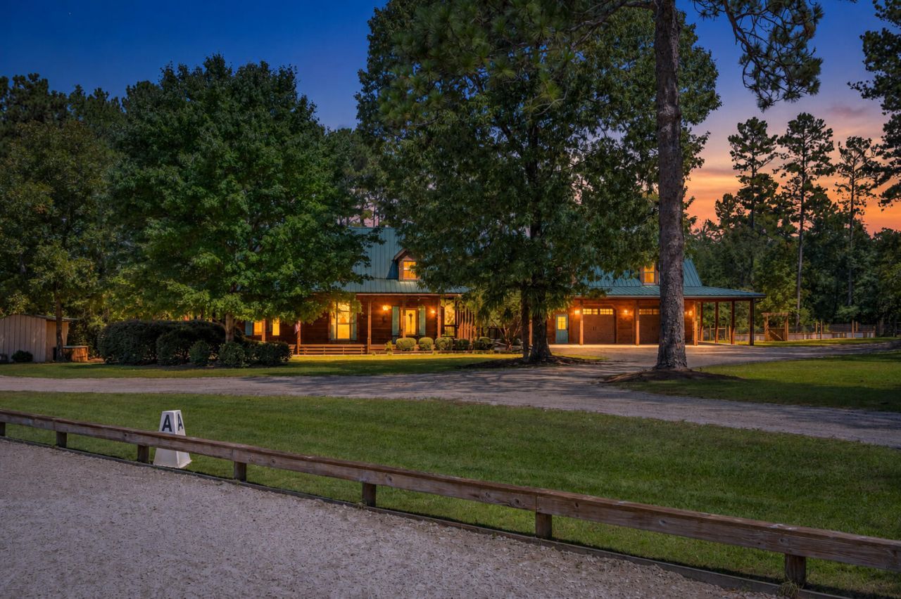 1084 Farnum Road Photo 111