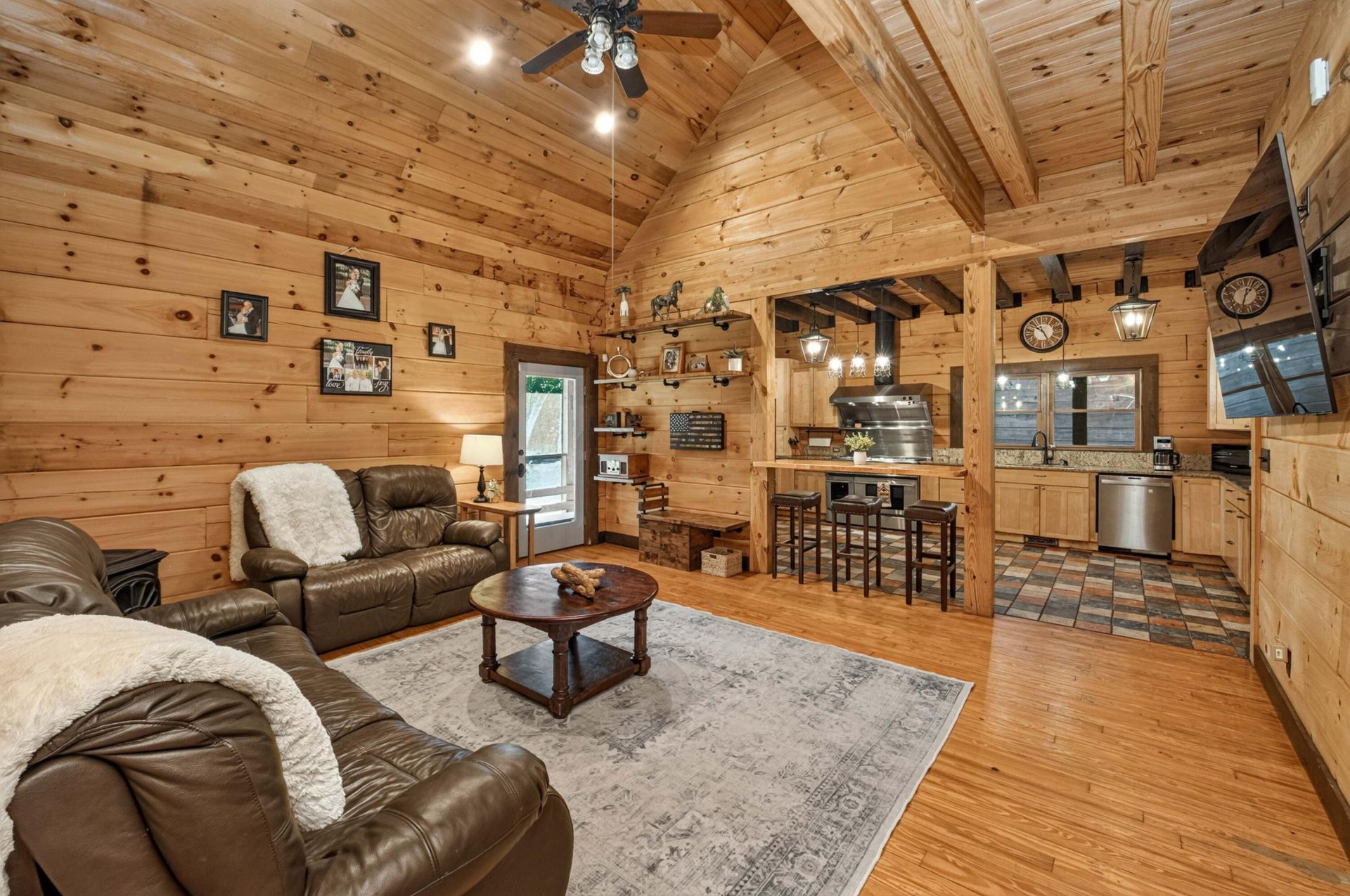 1084 Farnum Road Photo 15