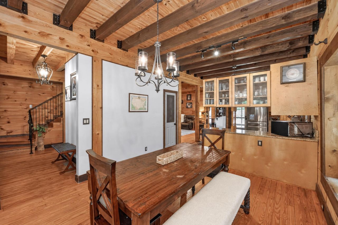 1084 Farnum Road Photo 24