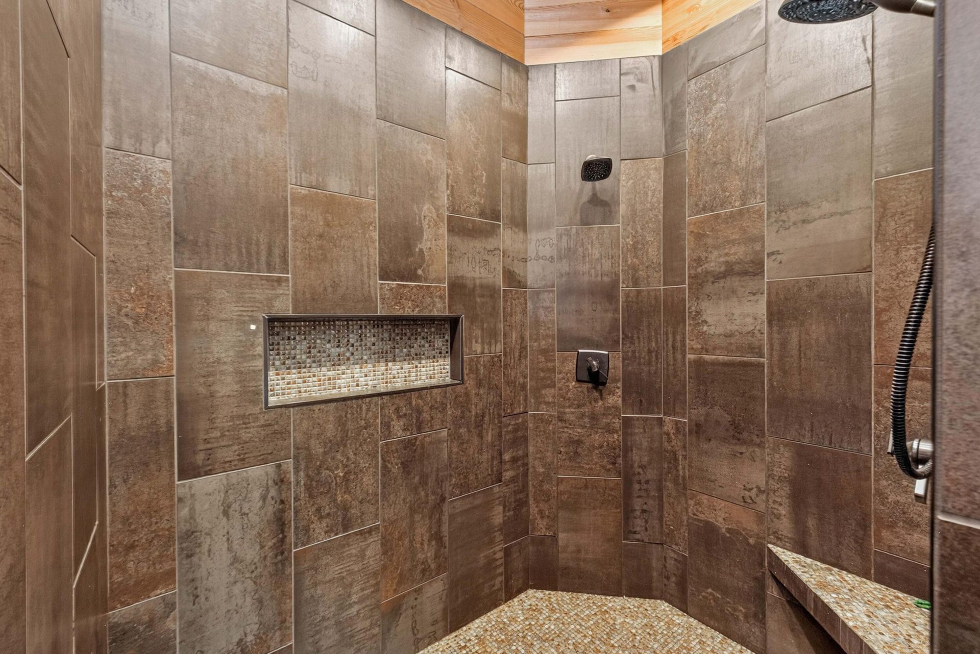 1084 Farnum Road Photo 34