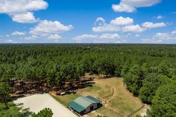 1084 Farnum Road photo 4