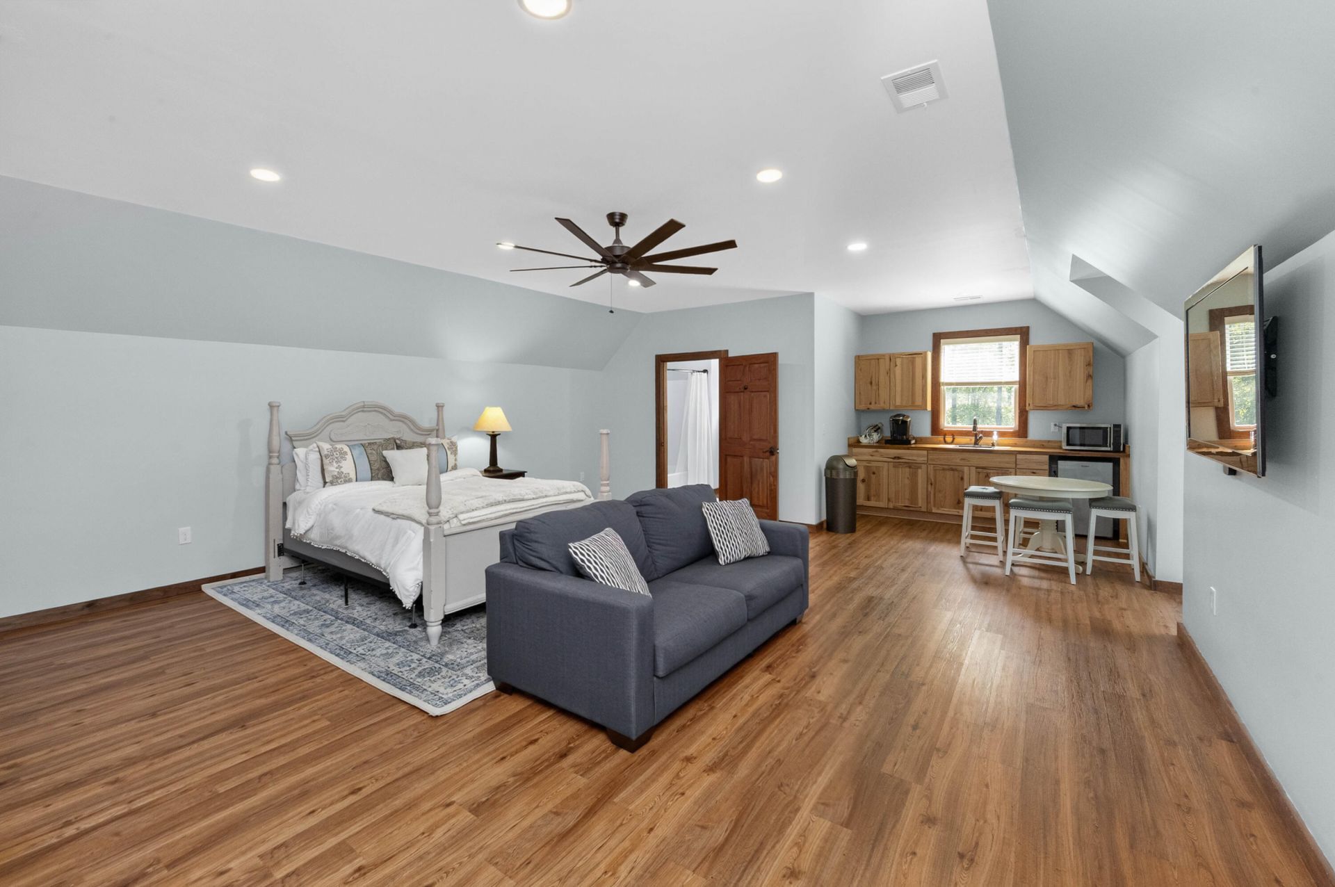 1084 Farnum Road Photo 50