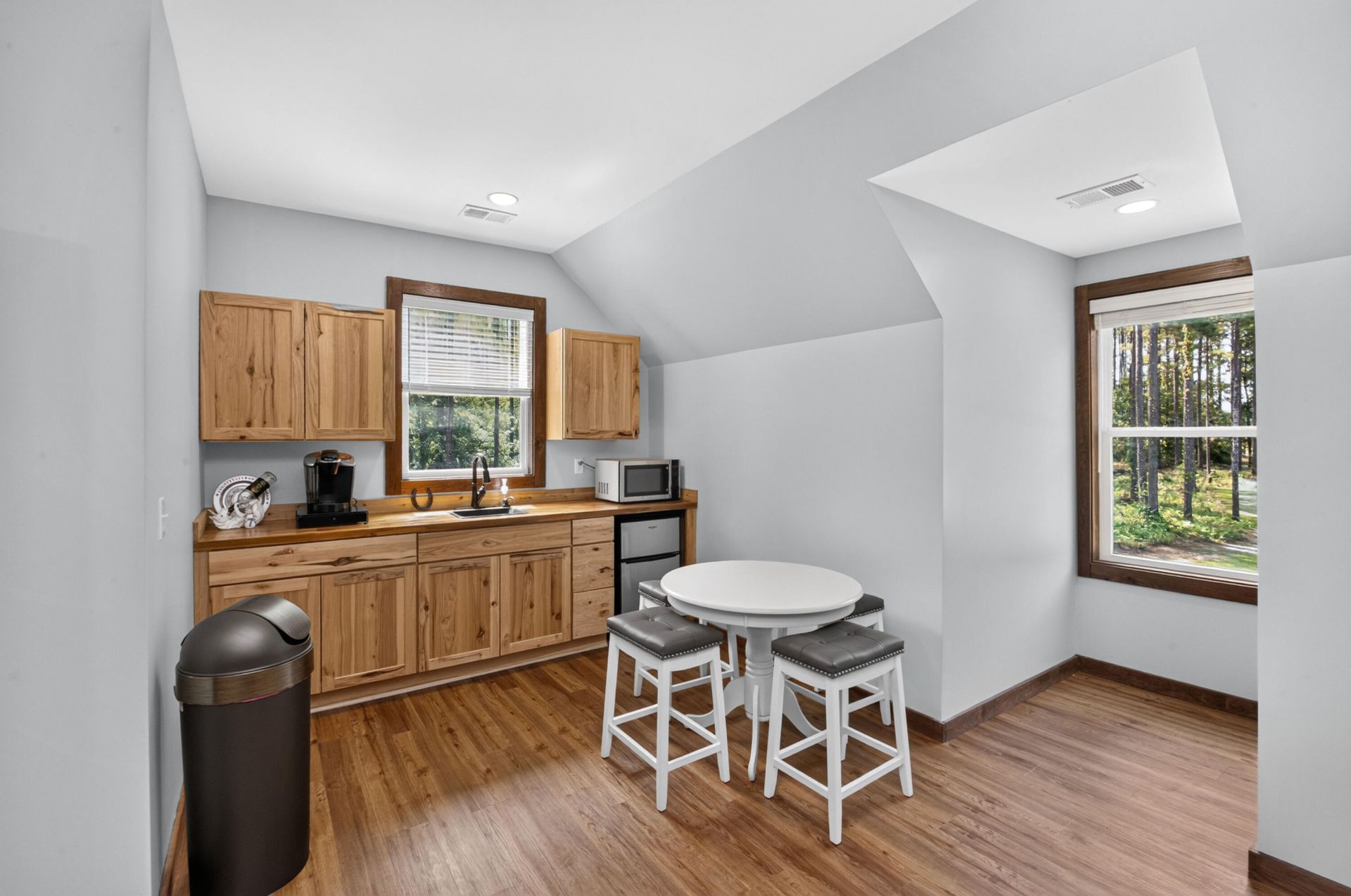1084 Farnum Road Photo 52