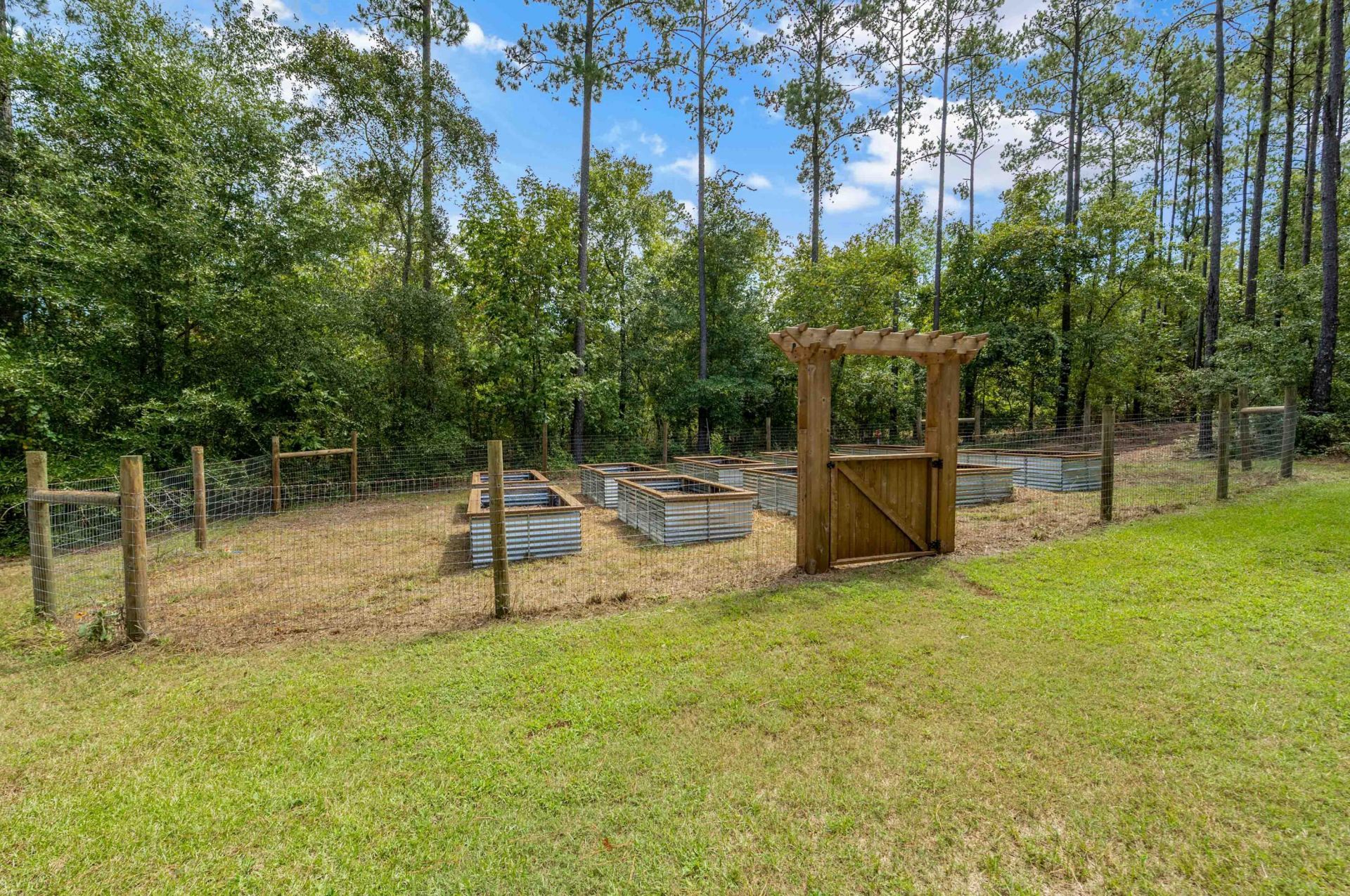 1084 Farnum Road Photo 64