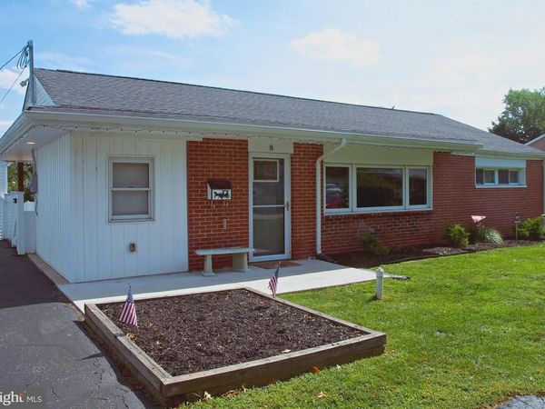 8 LAUREL LANE, PLYMOUTH MEETING, PA 19462