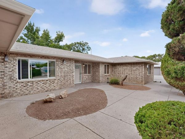 1502 La Vega Drive SW, Albuquerque, NM 87105