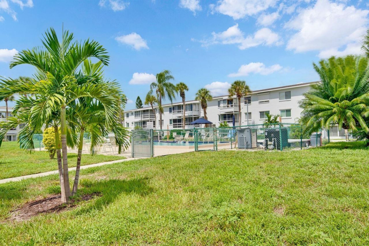 5853 Palm Lane, Unit B7, Bradenton, FL 34207 Photo