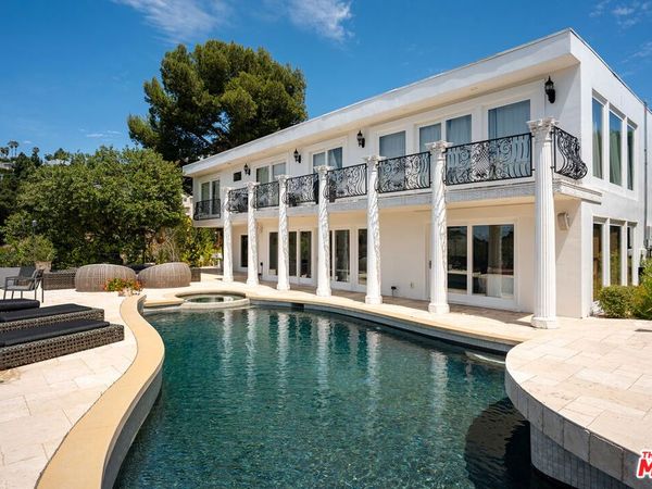 8020 Zeus Drive, Los Angeles, CA 90046