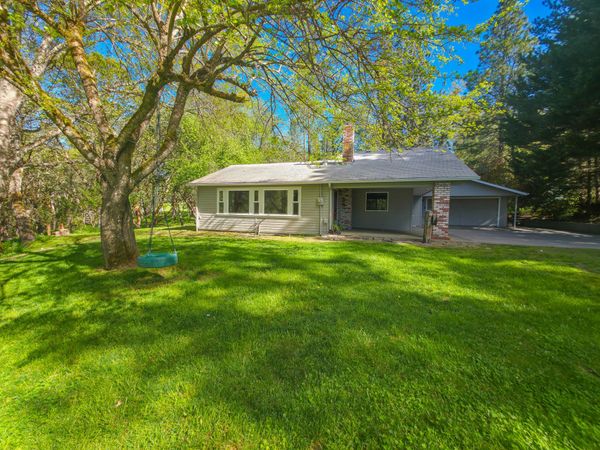 1570 Sleepy Hollow Loop, Grants Pass, OR 97527