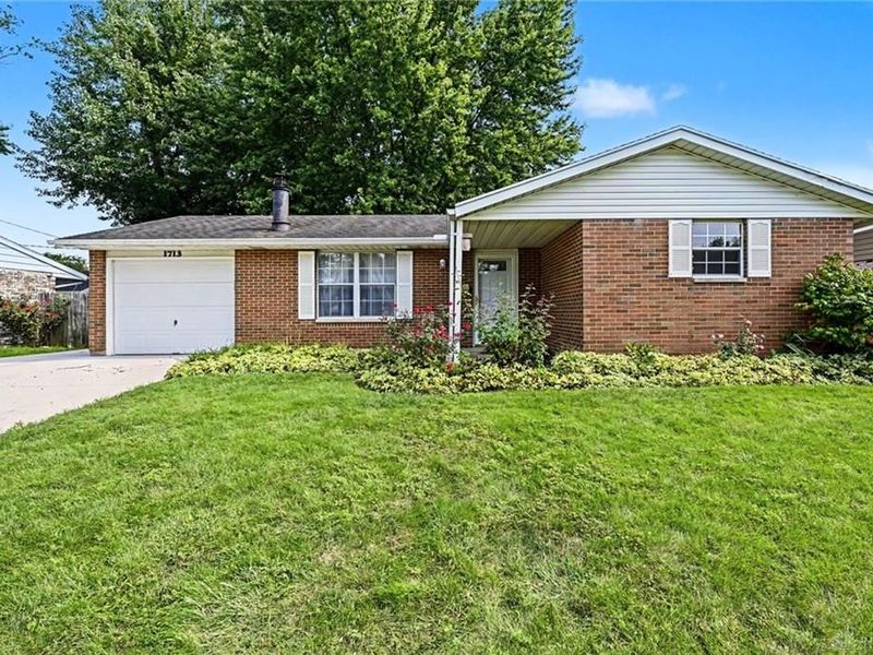 1713 Gayhart Drive, Xenia, OH 45385 Photo 2