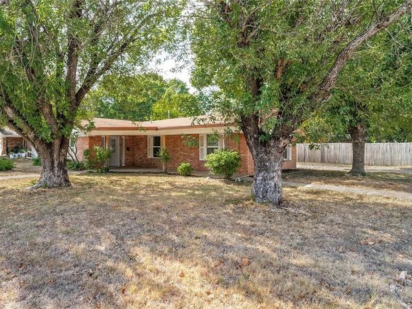 402 Myers Avenue, Cleburne, TX 76033