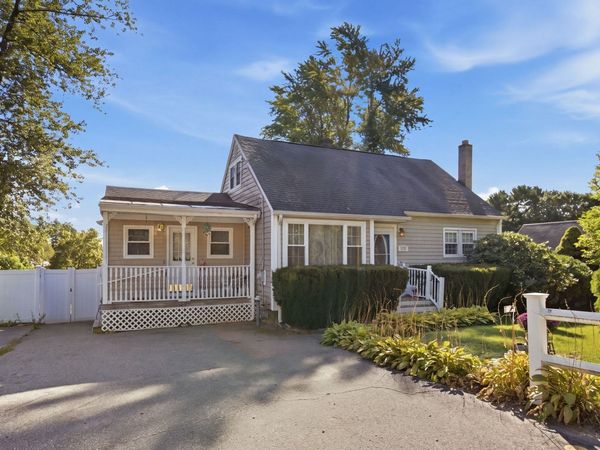 1259 Shawsheen St, Tewksbury, MA 01810
