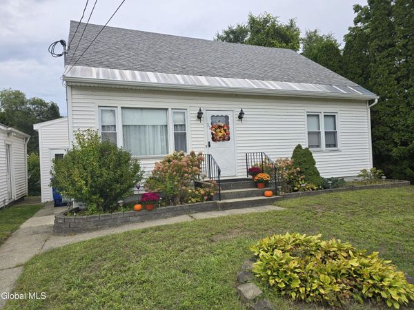 31 Breslin Avenue, Cohoes, NY 12047