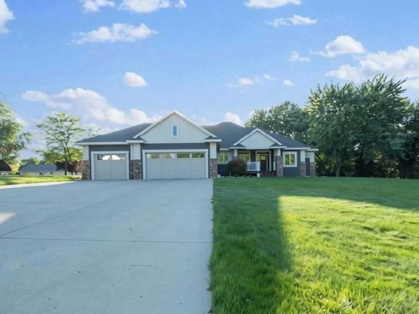 1890 Ridgewood Drive NW, Alexandria, MN 56308