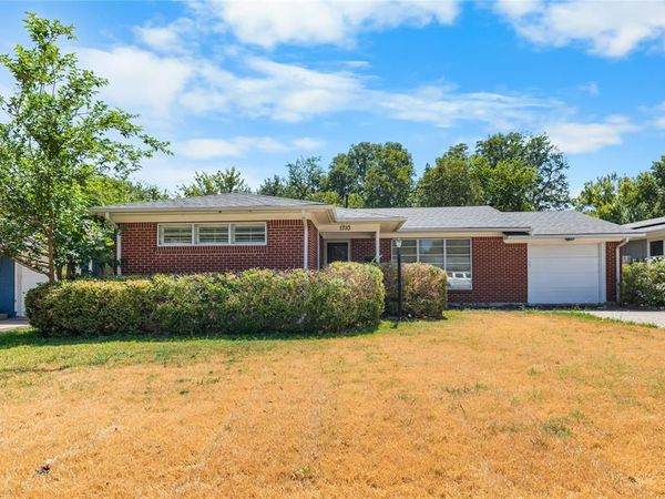 1710 W College Street , Sherman, TX 75092