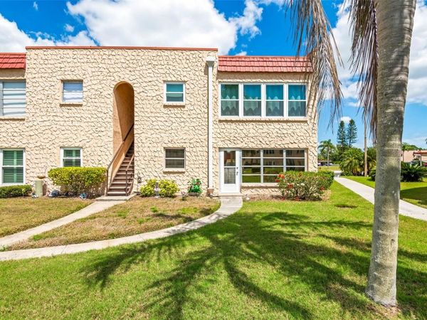 101 DOGWOOD CIRCLE , SEMINOLE, FL 33777