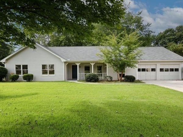1106 Lakeridge Court, Grayson, GA 30017