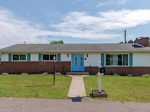 8 Hillside Road, Sugarloaf, PA 18249