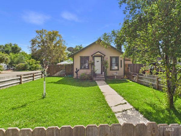 831 E 1st St & 207 S Declark, Emmett, ID 83617