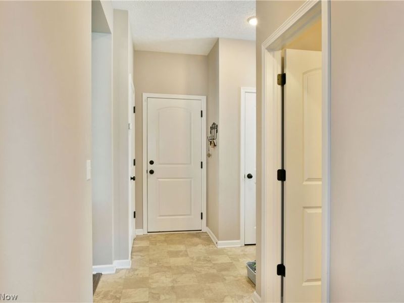 987 Hawkin Lane, Aurora, OH 44202 Photo 23