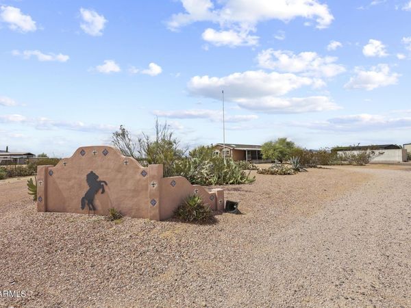 51504 W DONALD Road, Aguila, AZ 85320
