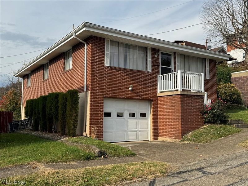 4 Walnut Avenue, Bridgeport, OH 43912 Photo 2