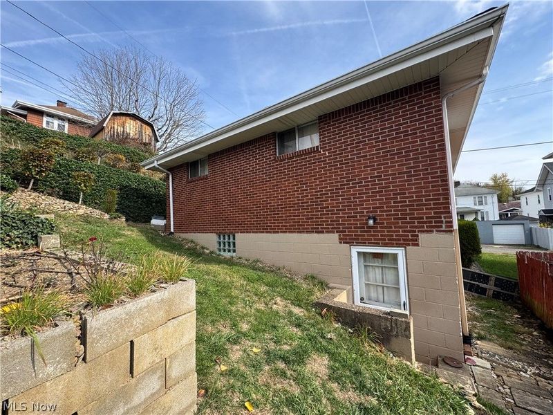 4 Walnut Avenue, Bridgeport, OH 43912 Photo 3