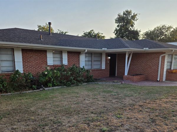 1917 11 Street , Ada, OK 74820