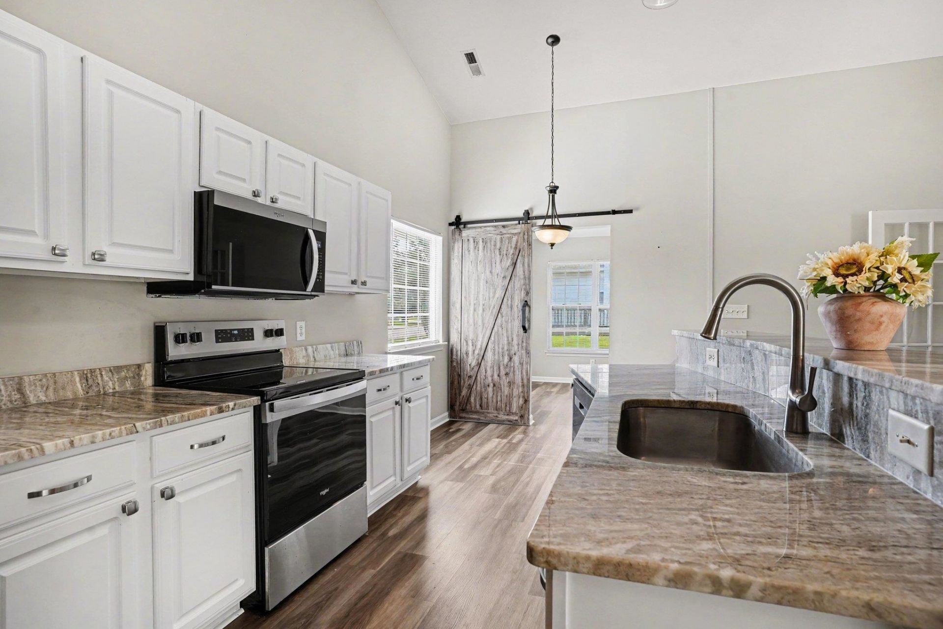 7101 Excalaber Ct. Photo 10