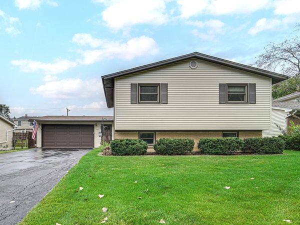 7515 Northway Drive, Hanover Park, IL 60133