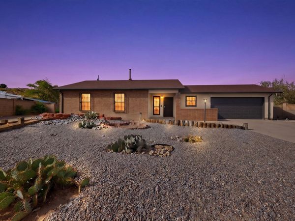 275 Moonstone Drive NE, Rio Rancho, NM 87124