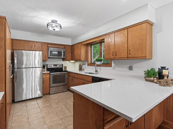 23045 Plateau Drive, Lakeville, MN 55044