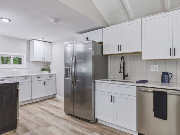 22 Knollwood Rd, Brimfield, MA 01010