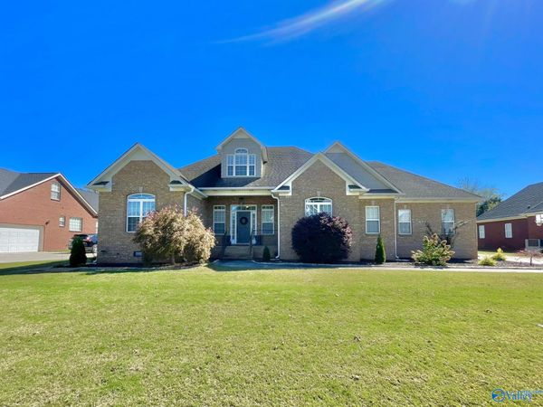 228 Twin Lakes Drive, New Market, AL 35761