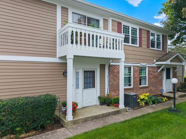 80 Maplewood Drive, Vernon Hills, IL 60061