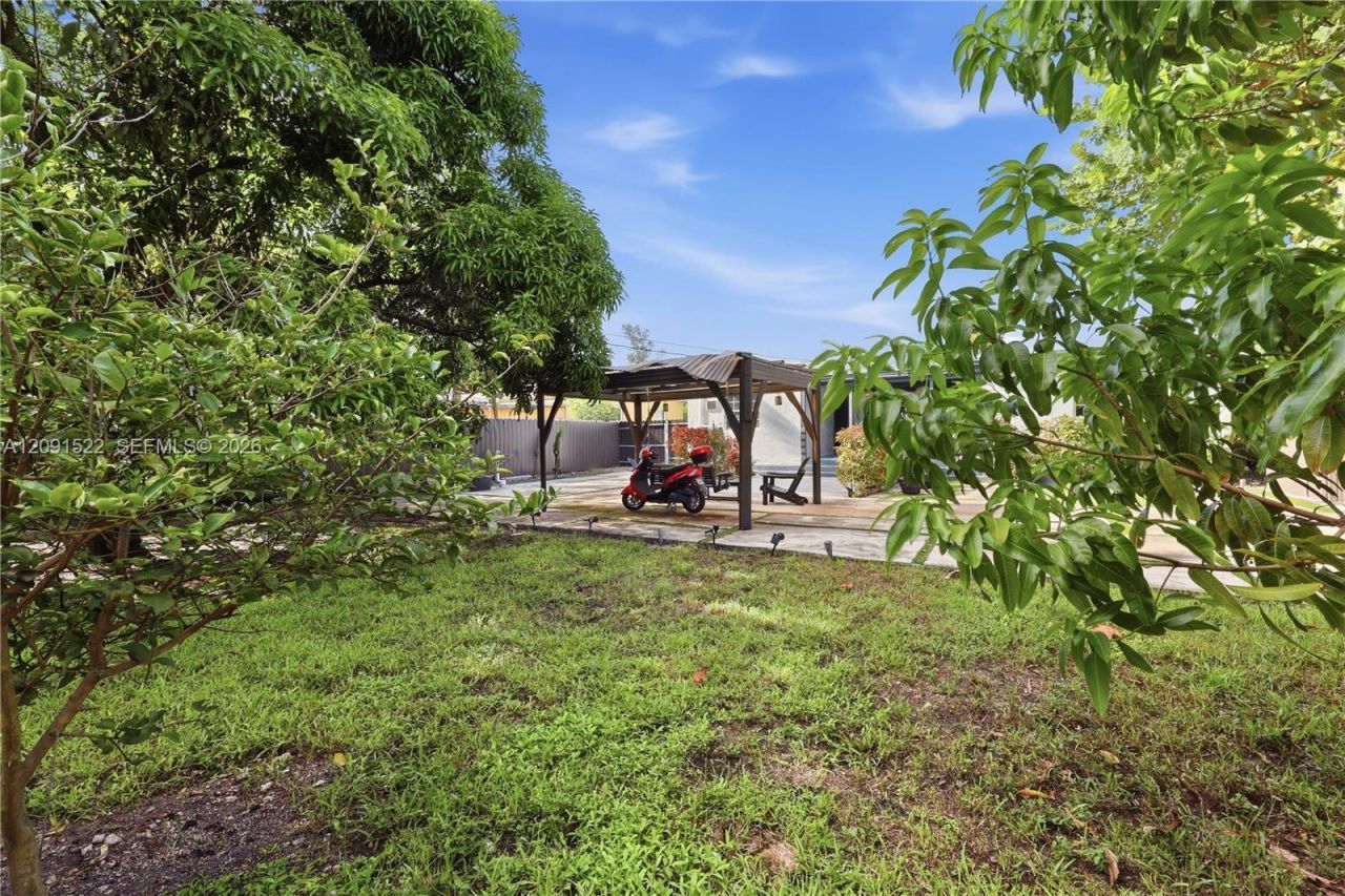 1170 NE 135th St, North Miami, FL 33161 Photo