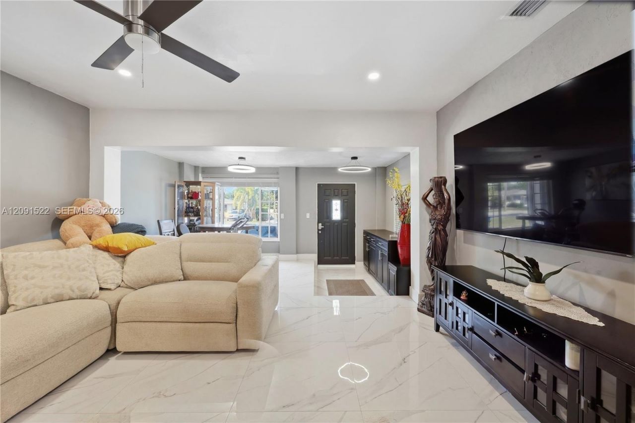 1170 NE 135th St, North Miami, FL 33161 Photo