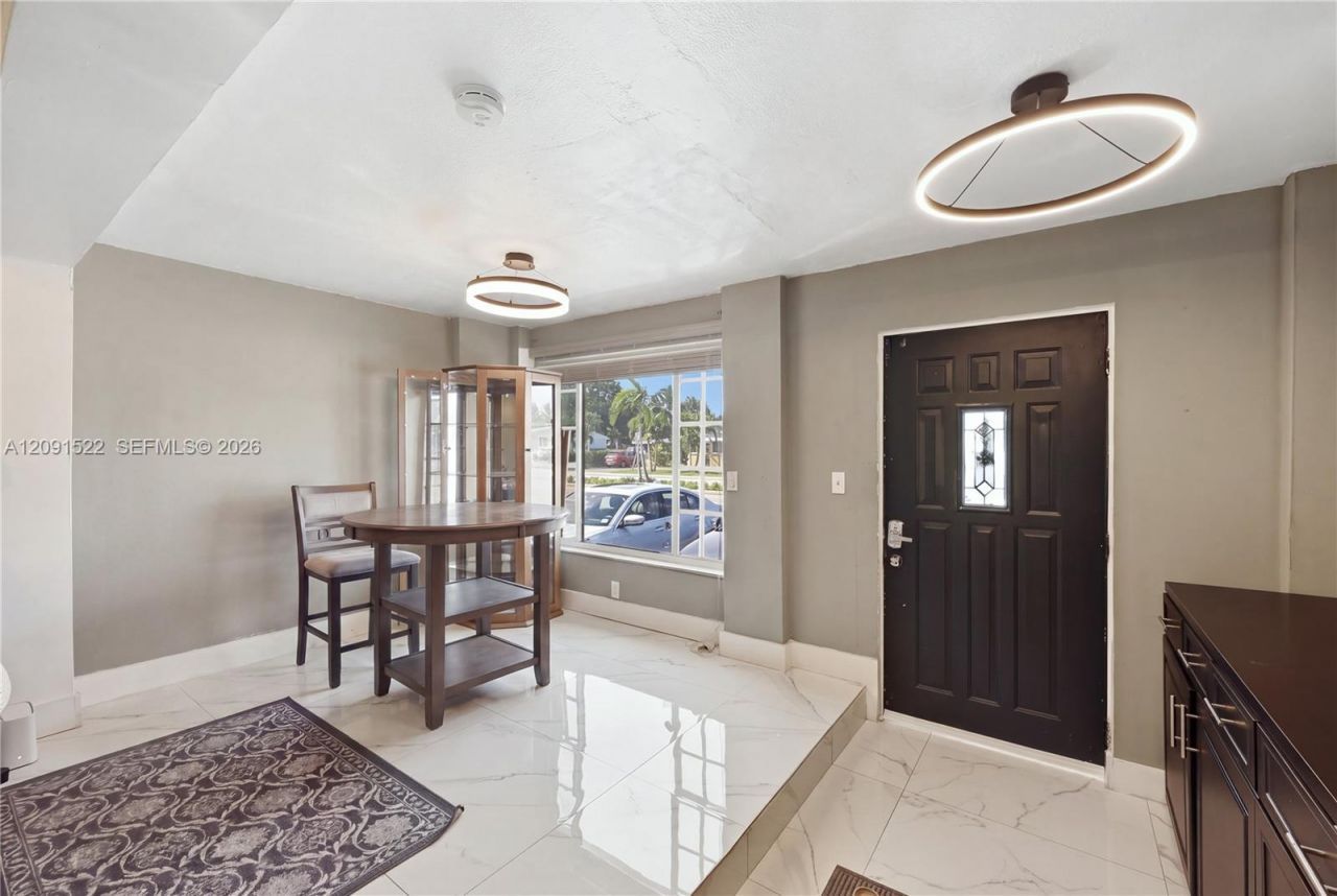 1170 NE 135th St, North Miami, FL 33161 Photo