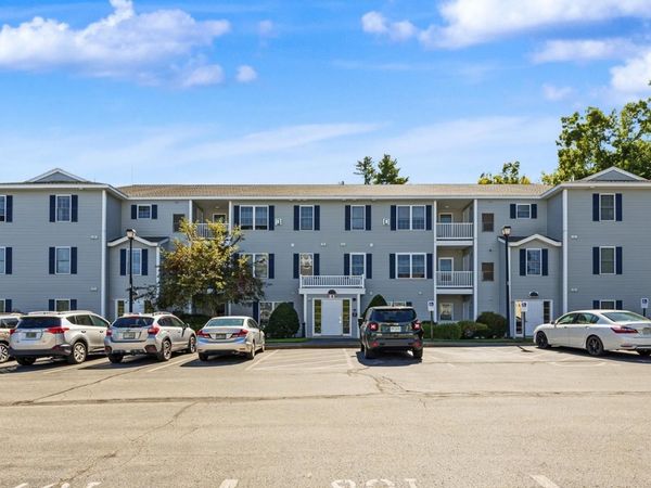4 Crestview Circle, Unit 116, Londonderry, NH 03053