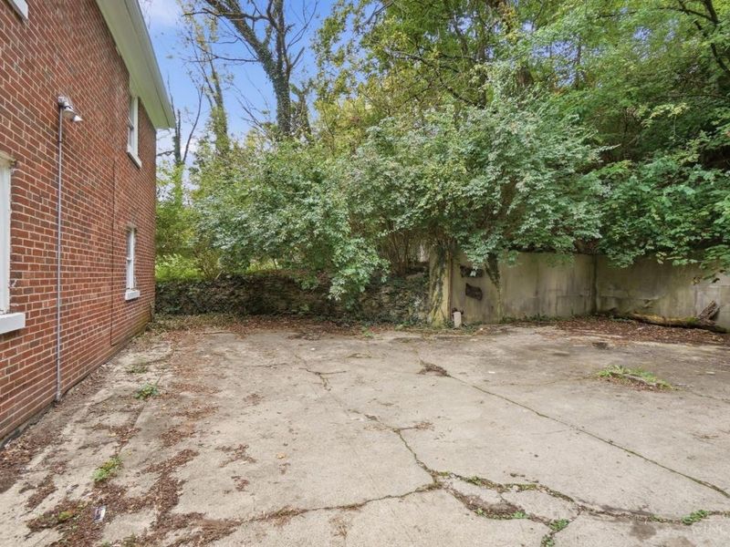 3065 Bracken Woods Lane, Cincinnati, OH 45211 Photo 38
