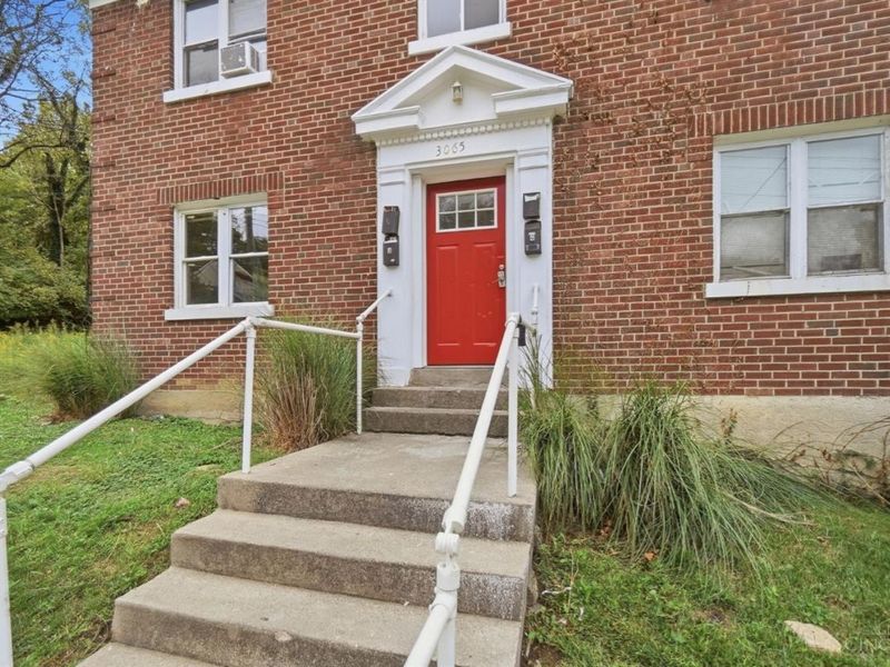 3065 Bracken Woods Lane, Cincinnati, OH 45211 Photo 4