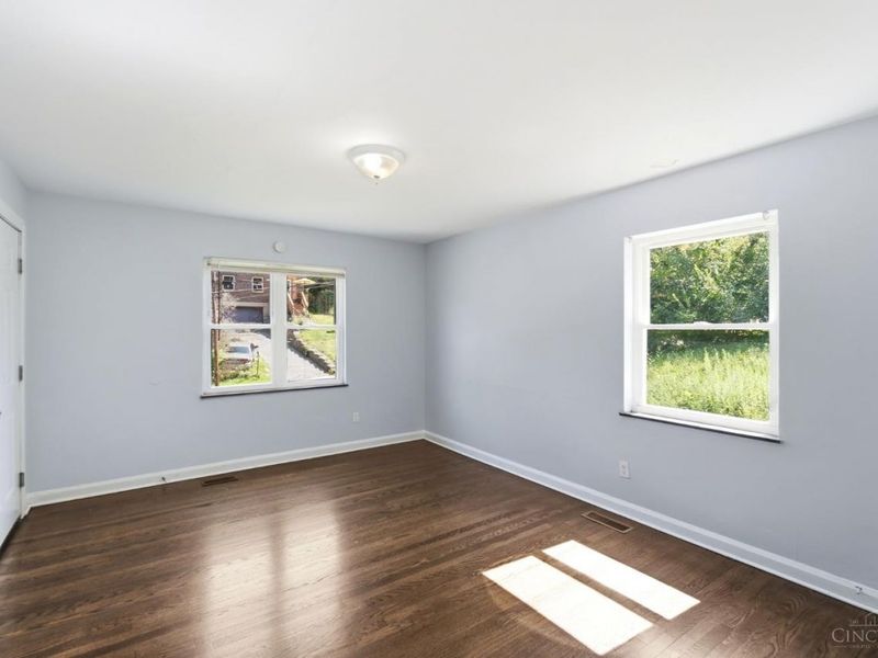 3065 Bracken Woods Lane, Cincinnati, OH 45211 Photo 9