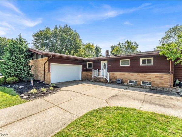 26913 Elizabeth Lane , Olmsted Falls, OH 44138