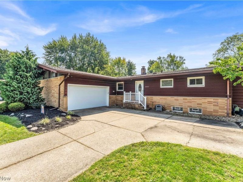 26913 Elizabeth Lane, Olmsted Falls, OH 44138 Photo 1
