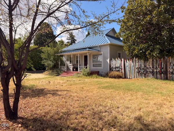 400 Wagner Creek Road, Talent, OR 97540