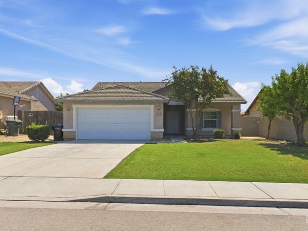 9009 Sentido Drive, Bakersfield, CA 93306