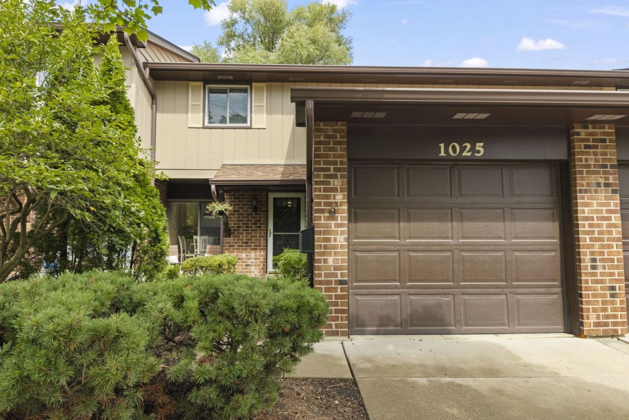 1025 Loughborough Court, Wheaton, IL 60189 Main Photo