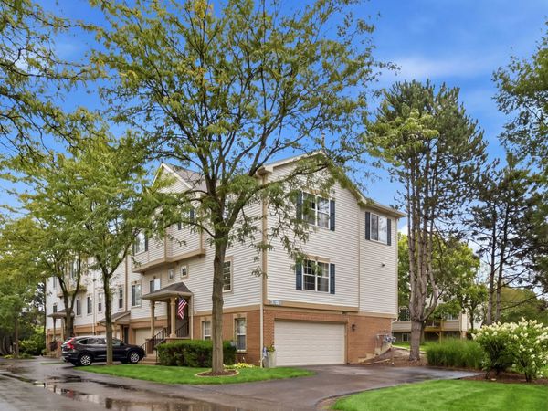 160 Monarch Drive, Unit 160, Streamwood, IL 60107