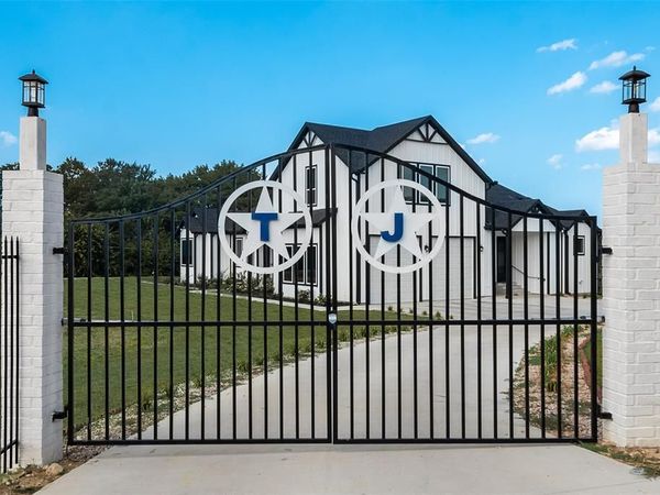 911 Oldgate Road, Lakeside, TX 76108